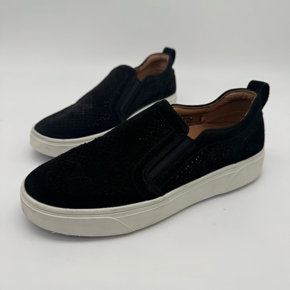 Vionic Kimmie Black Suede Leather Perforated Slip On Sneaker Size 7